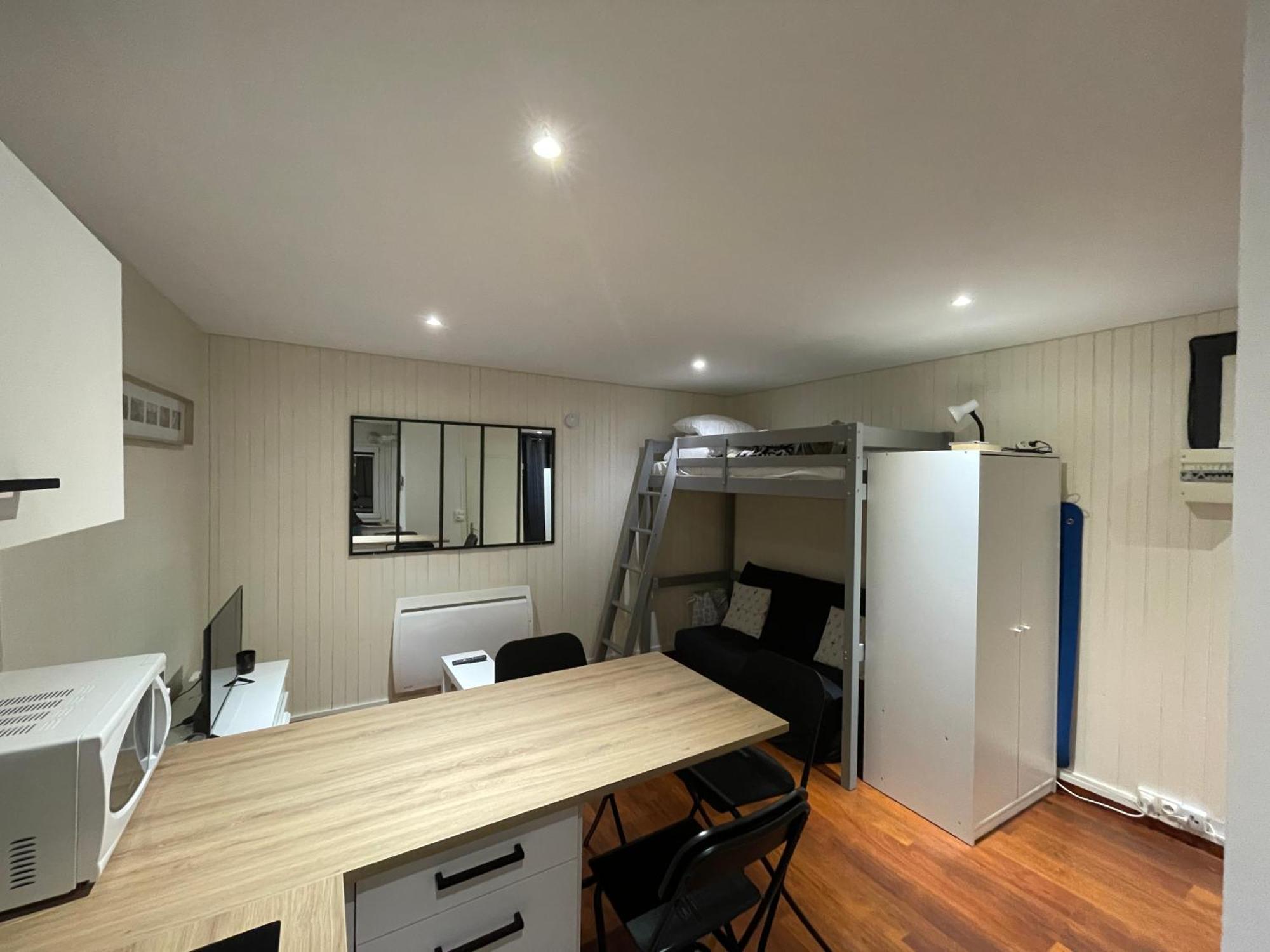 Charmant Studio En Plein Coeur De Chambery Exterior photo
