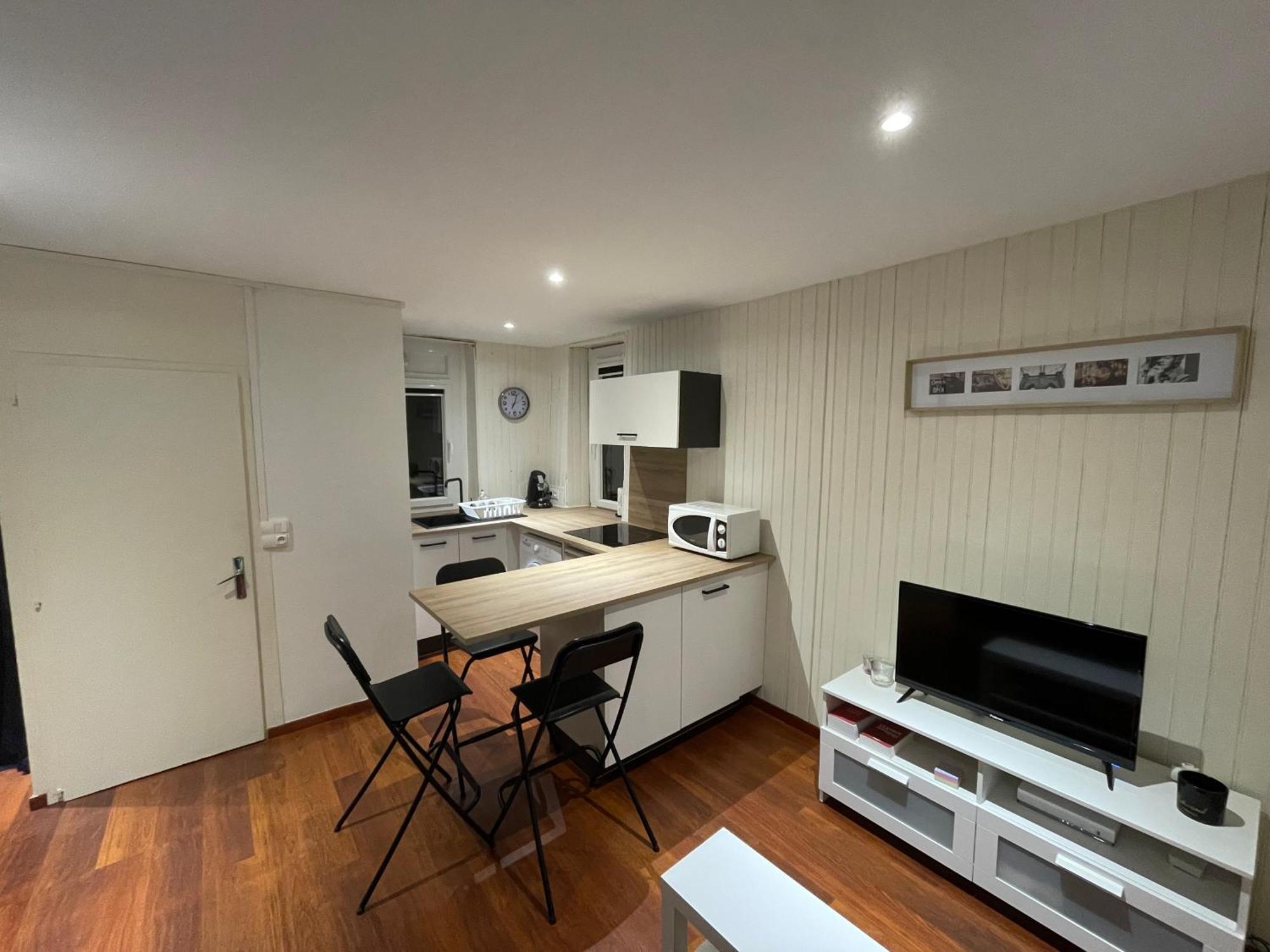 Charmant Studio En Plein Coeur De Chambery Exterior photo